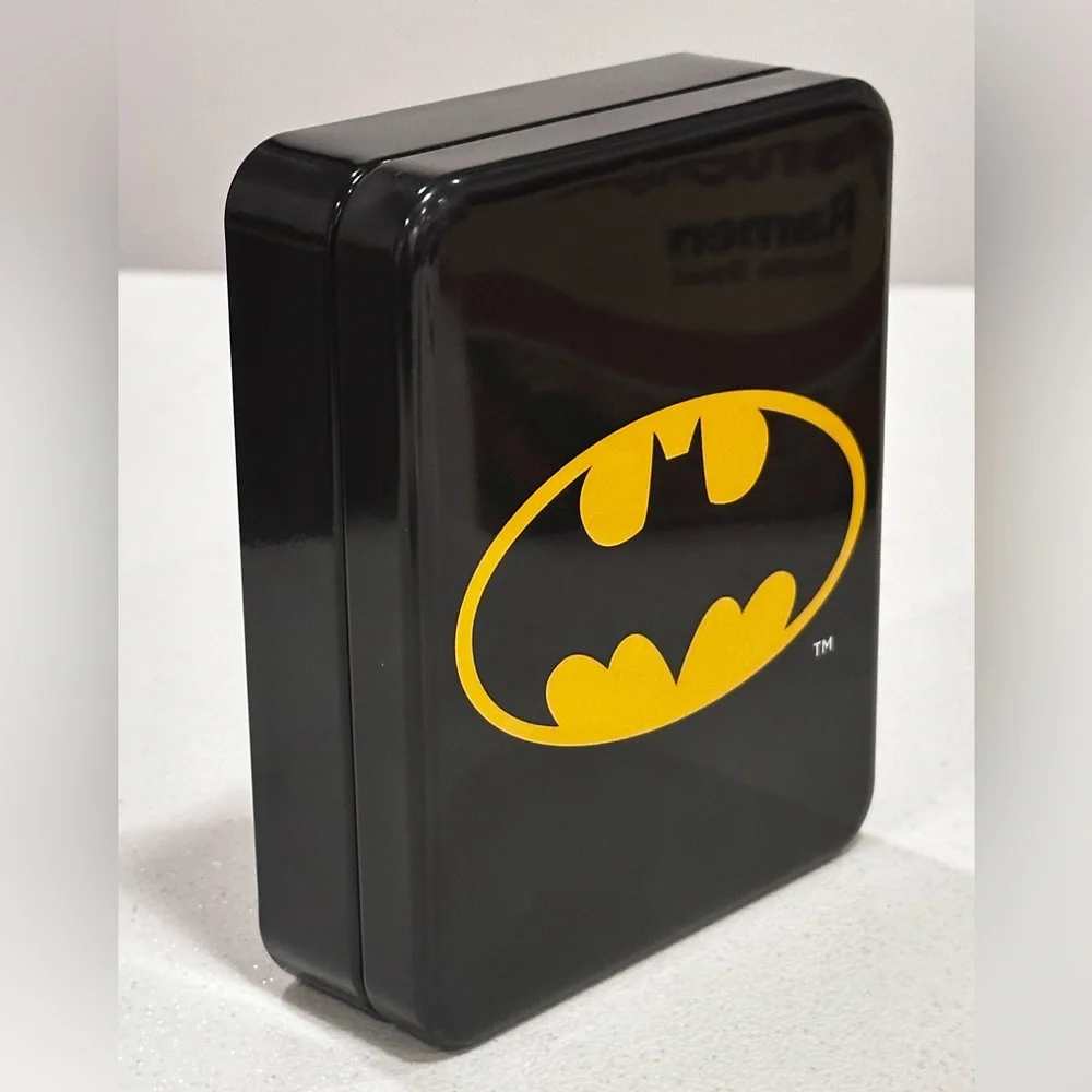 New D.C. Comics Batman Bifold Wallet / BATMAN “THE BAT SIGNAL” - Case Included